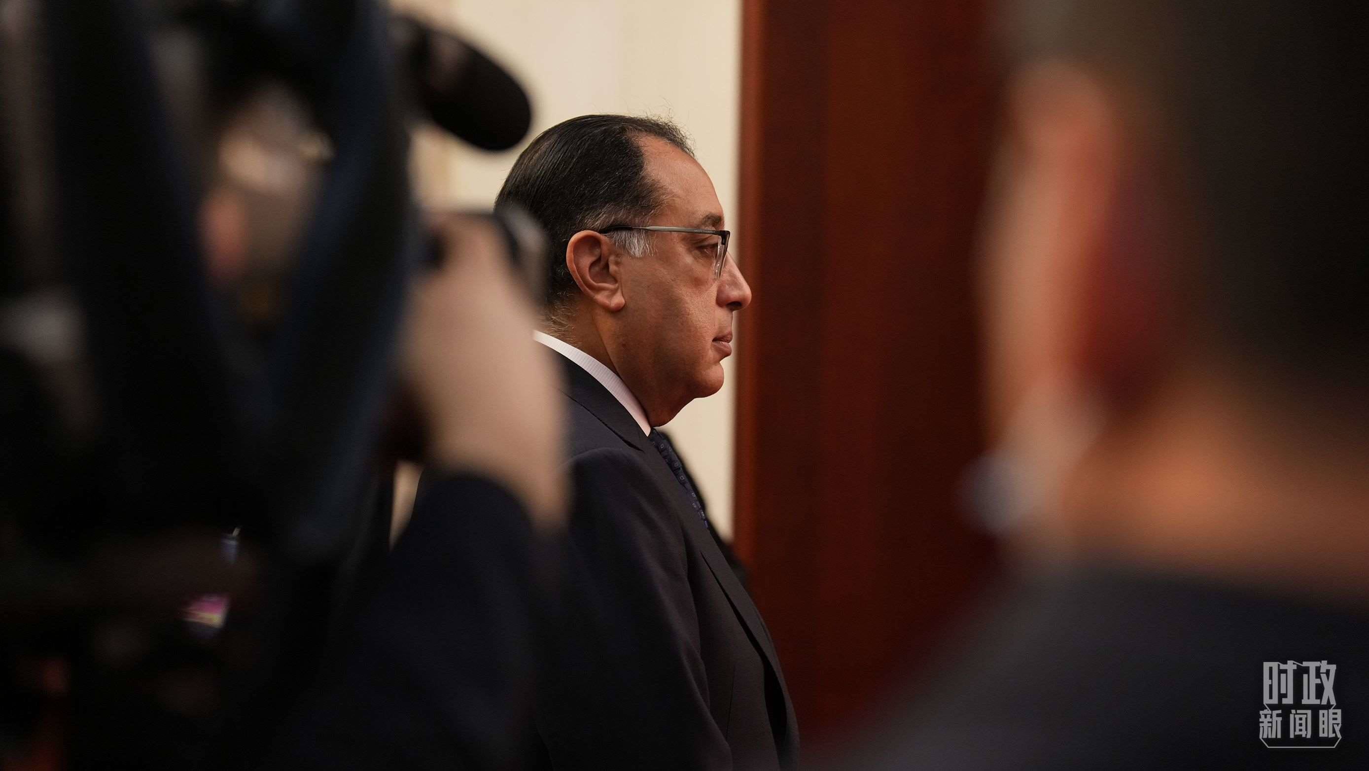 △人民大會(huì)堂，埃及總理馬德布利正在等候會(huì)見開始。（總臺(tái)國(guó)廣記者李晉拍攝）