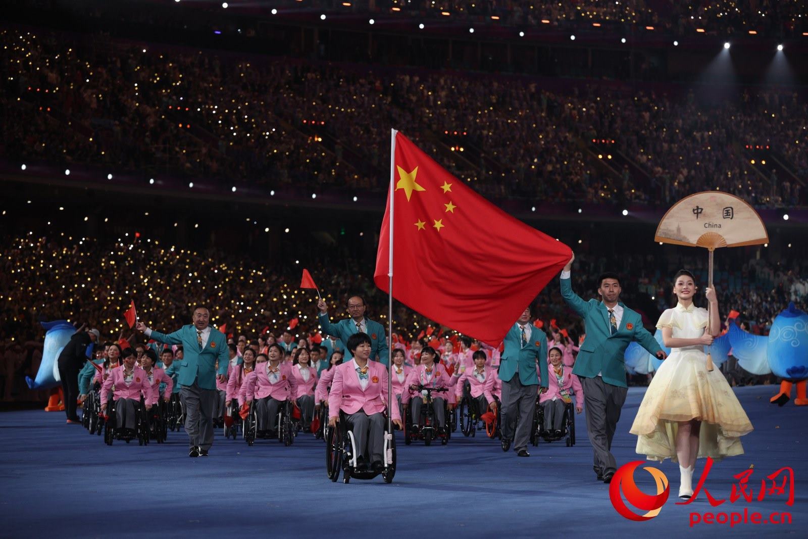 開幕式上，中國體育代表團入場。人民網(wǎng) 周靜圓攝