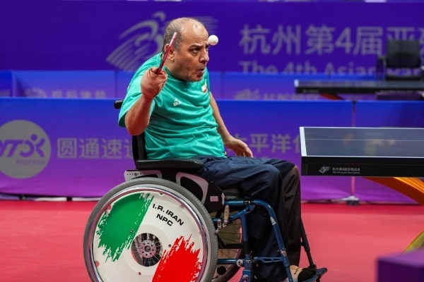 10月23日，杭州第4屆亞殘運會乒乓球男子單打Class2小組循環(huán)賽舉行。圖為伊朗隊選手哈?！ず嗁M尚在比賽中。圖片來源：杭州亞殘組委會