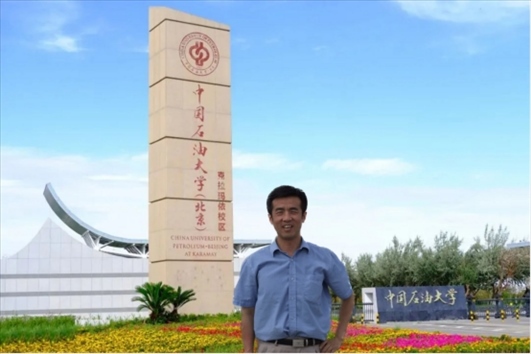 北京交通大學“銀齡教師”黃曉鳴。校方供圖