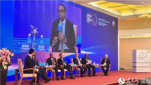 與會嘉賓展開座談。人民網(wǎng)記者 萬宇攝