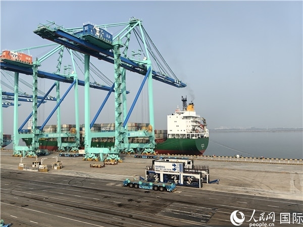 天津港北疆港區(qū)C段智能化集裝箱碼頭。人民網(wǎng)記者 符園園攝