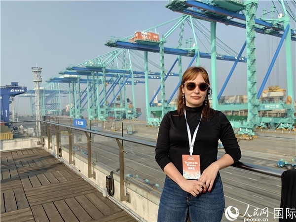 阿根廷公共電視臺記者萊蒂西亞接受采訪。人民網(wǎng)記者 符園園攝