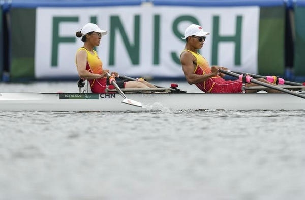 2021年8月29日，在東京殘奧會賽艇項目PR2級混合雙人雙槳決賽中，中國組合劉爽/蔣繼劍獲得銅牌。圖為劉爽（左）/蔣繼劍在比賽中。新華社記者 胡虎虎攝（資料圖）