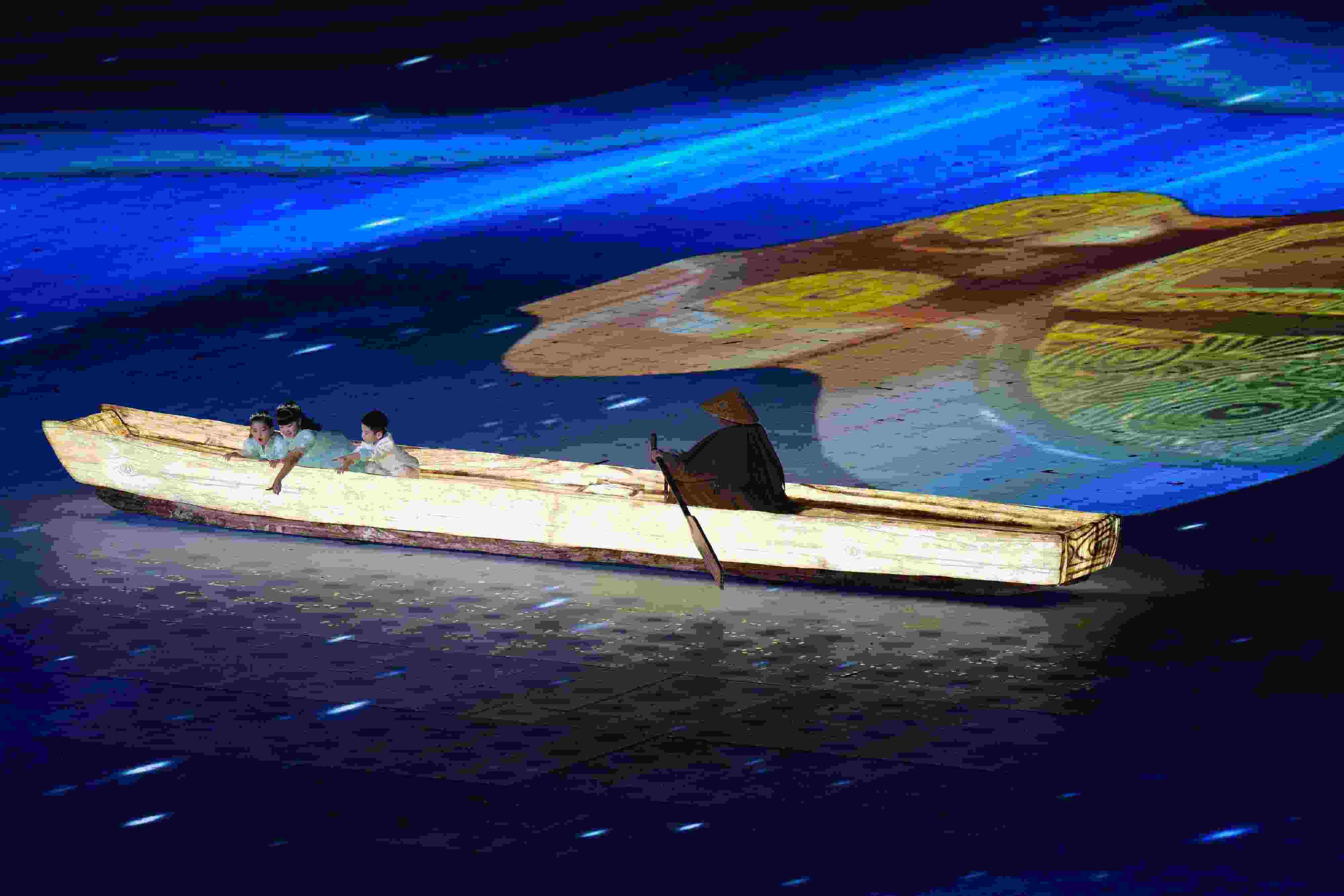 △2023年10月28日，杭州亞殘運會閉幕式上的“中華第一舟”。