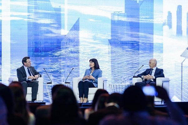 牛津大學(xué)研究全球化與發(fā)展問題的教授伊恩·戈爾?。ㄓ乙唬┍硎?，全球格局的變化是結(jié)構(gòu)性的，各國特別是西方國家必須順應(yīng)變化。迪拜商會供圖