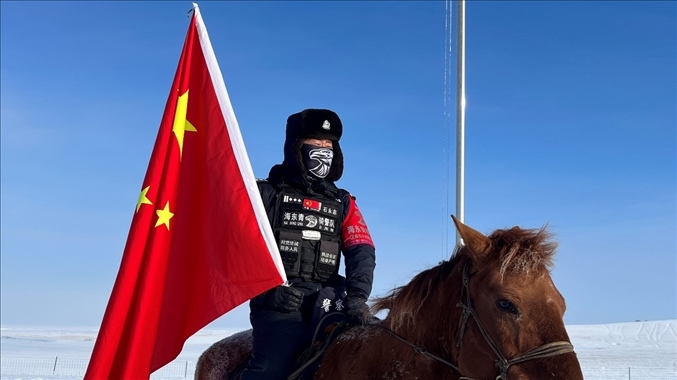 呼倫貝爾陳巴爾虎旗公安局副局長石永志。人民網(wǎng)記者 張敏穎攝