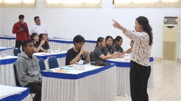 巴陵康孔子學(xué)院外方院長普拉巴介紹孔子學(xué)院情況。主辦方供圖