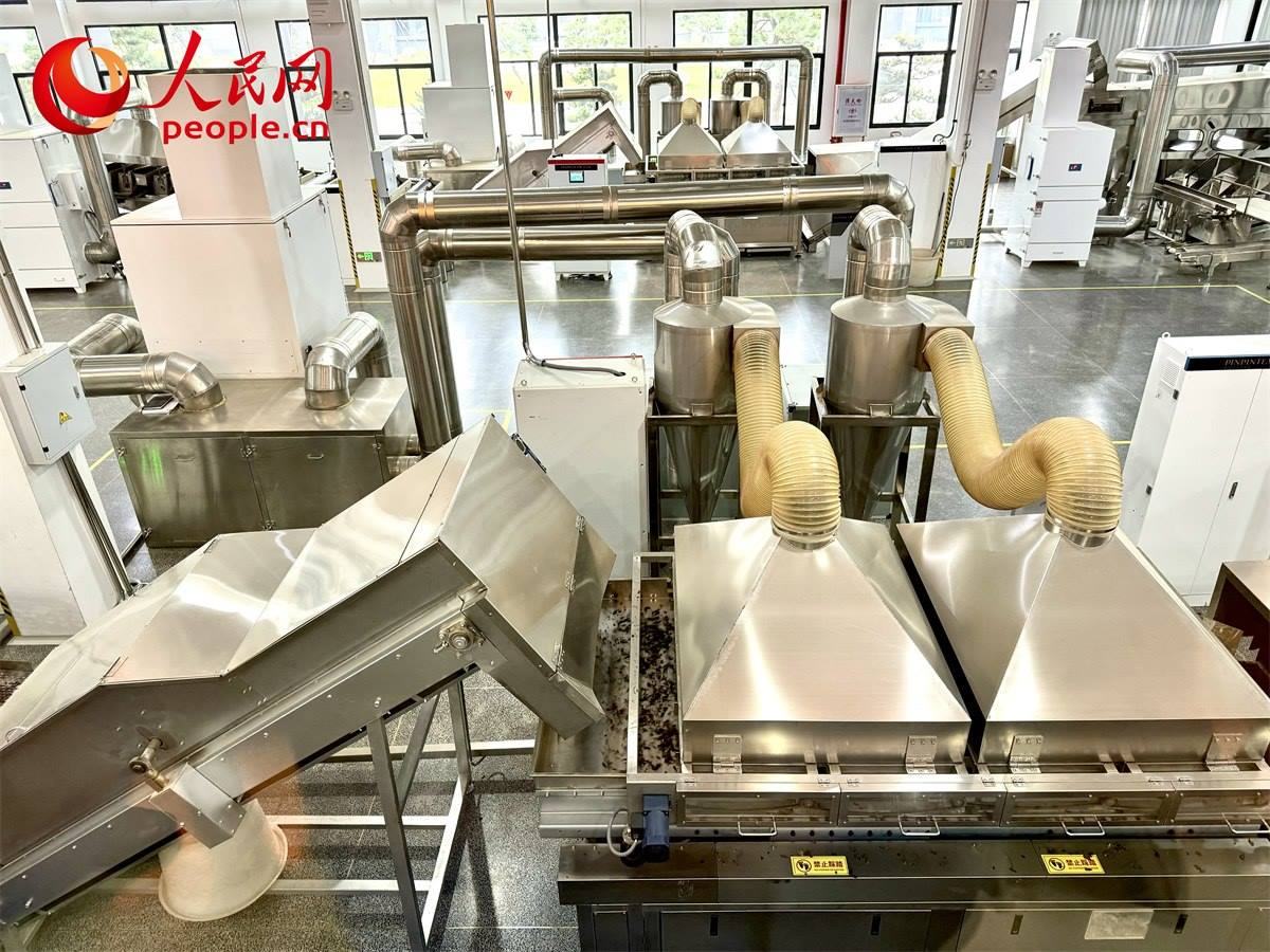 品品香白茶精制自動化生產(chǎn)廠房。人民網(wǎng)記者 劉微攝