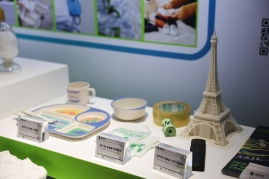 這是第二屆全球數(shù)字貿(mào)易博覽會的絲路電商館的主題展臺（11月24日攝）。新華社記者徐昱 攝