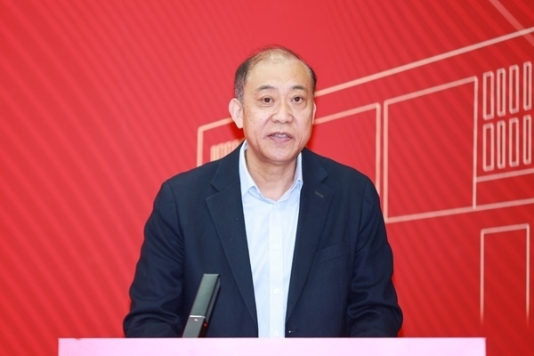 《教育踐悟錄》作者、中央財經(jīng)大學黨委書記何秀超。受訪者供圖