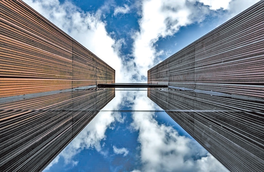  開(kāi)放共享 今年9月，改造升級(jí)后的上海凝聚力工程博物館開(kāi)門迎客。博物館大廳公共區(qū)域在功能提升、資源整合后，釋放更多公共服務(wù)空間，帶給市民更多新體驗(yàn)。 上海某餐廳法國(guó)籍廚師 邁克爾·溫德林?jǐn)z