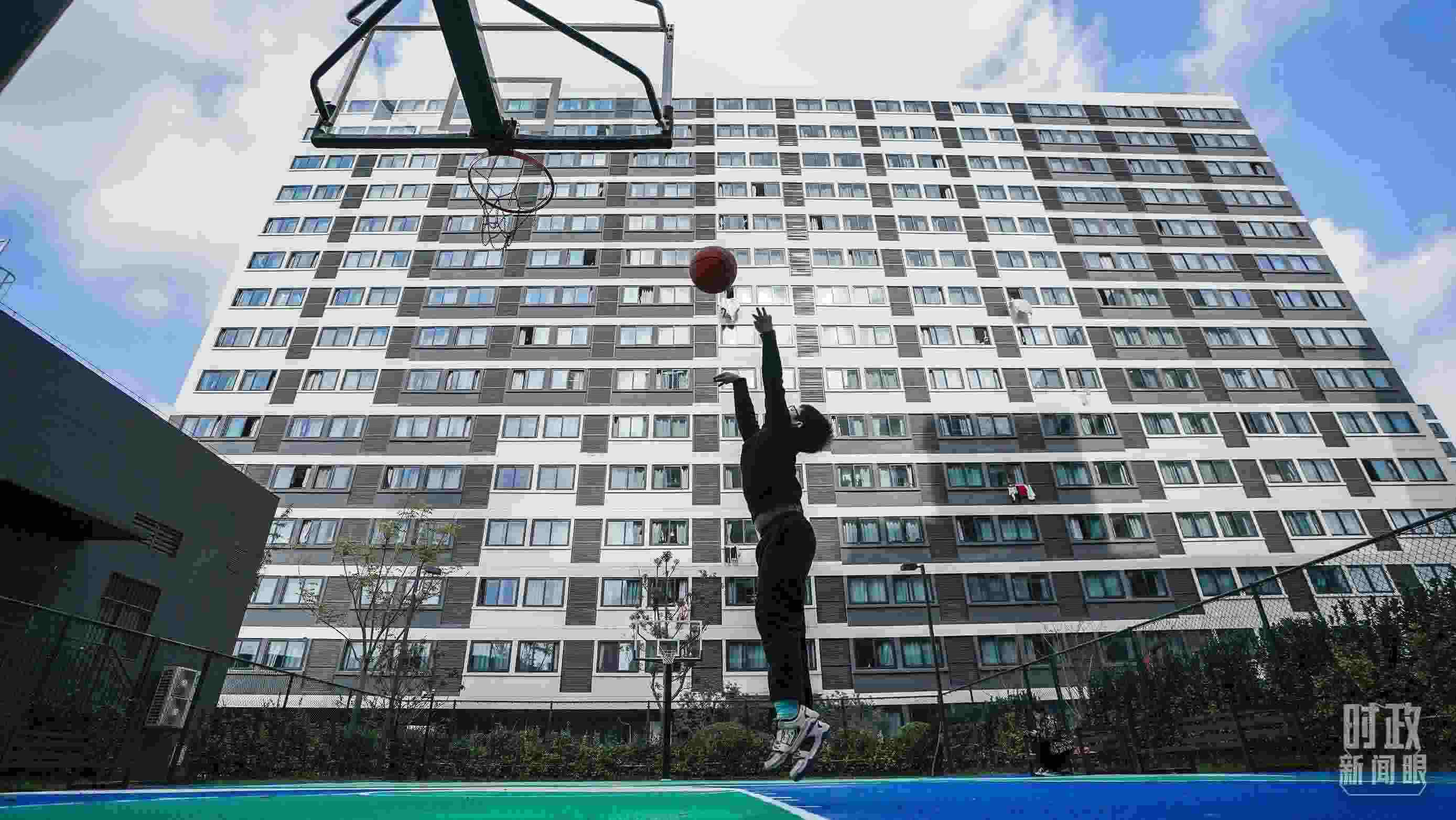 △上海市閔行區(qū)新時代城市建設者管理者之家。（總臺國廣記者李晉拍攝）