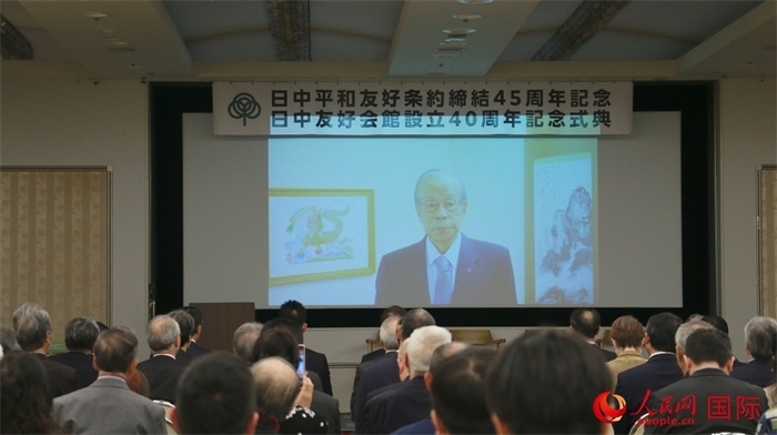 日本前首相福田康夫向活動發(fā)來視頻賀詞。人民網(wǎng) 許可攝