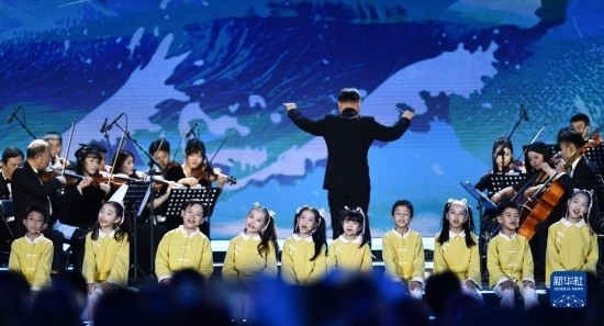 12月16日拍攝的第五屆海南島國(guó)際電影節(jié)開(kāi)幕式現(xiàn)場(chǎng)。