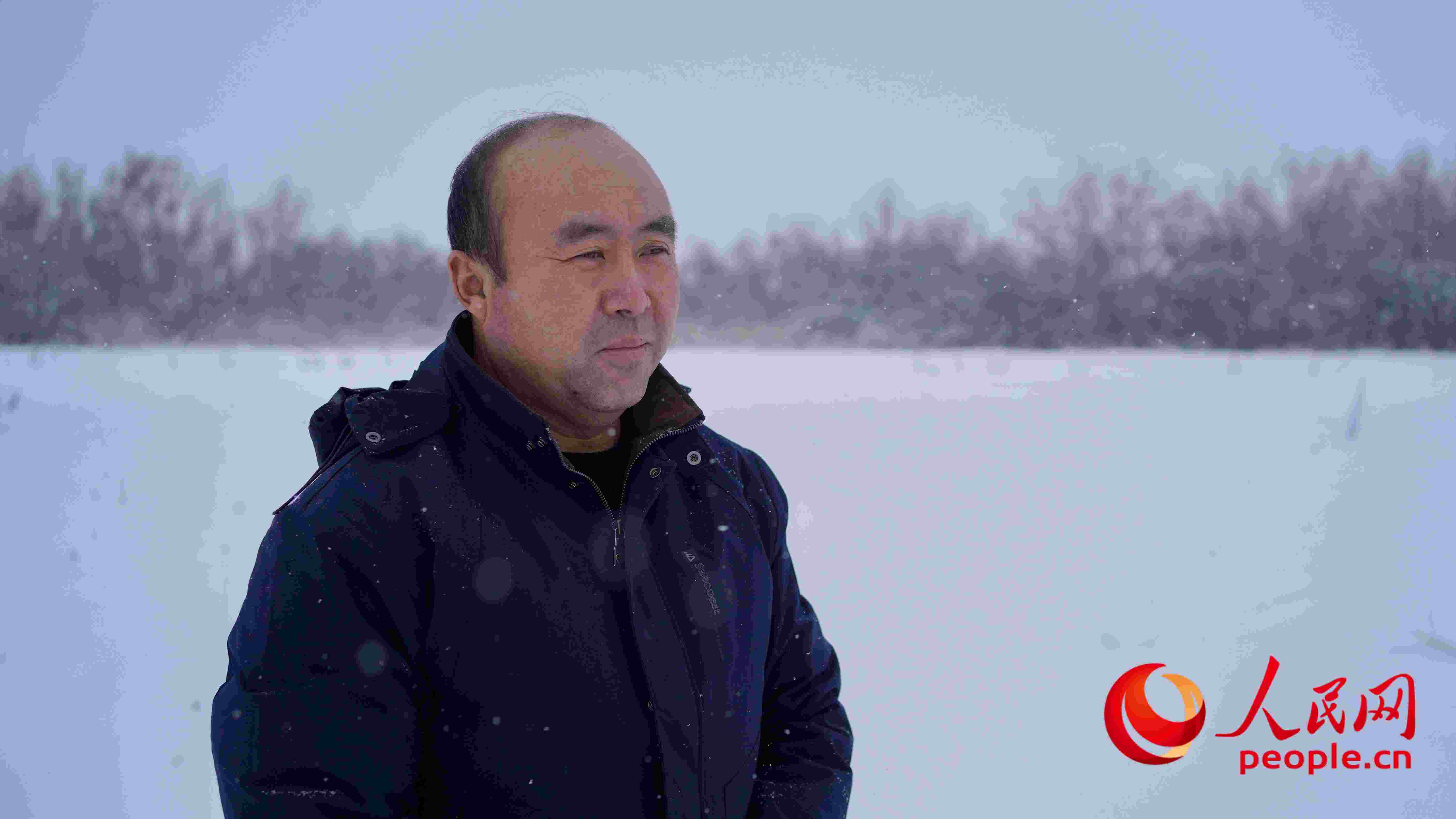 馬曉華回憶當年和父親一起種樹的情形，滿是懷念。人民網(wǎng) 周靜圓攝