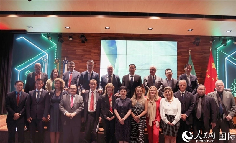 與會(huì)嘉賓合影留念。人民網(wǎng)記者 時(shí)元皓攝