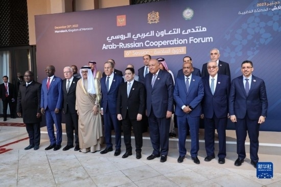 12月20日，與會(huì)代表在摩洛哥南部城市馬拉喀什舉行的第六屆阿拉伯-俄羅斯合作論壇上合影。新華社記者霍晶攝
