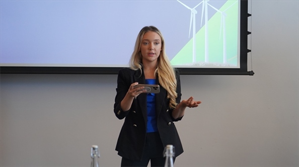 南非駐亞洲和金磚國(guó)家無(wú)任所大使蘇克拉爾代表吉娜·布朗發(fā)言。 人民網(wǎng) 張茜攝