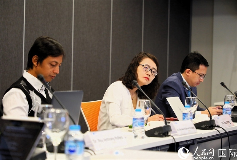 學者們專注聆聽會議內(nèi)容。人民網(wǎng)記者 白元琪攝