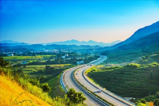 農(nóng)村公路讓老百姓出行變得更便捷。受訪方供圖