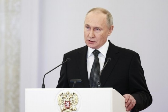 2023年12月8日，俄羅斯總統(tǒng)普京在莫斯科克里姆林宮出席“祖國英雄日”慶祝儀式。新華社/塔斯社