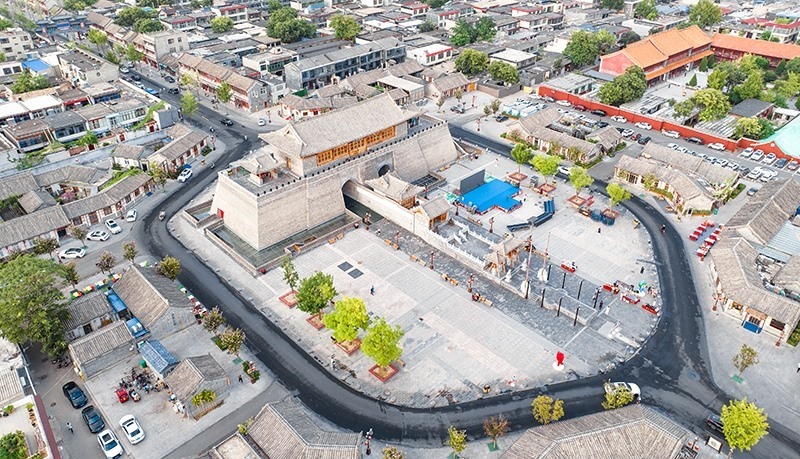 2022年9月8日，航拍河北正定古城陽(yáng)和樓與正定歷史文化街。