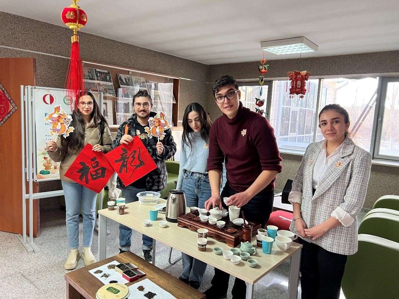 茶藝表演體驗(yàn)。中東技術(shù)大學(xué)孔院供圖