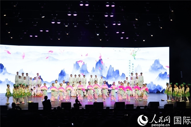 《四季詩韻》童聲詩朗誦表演。人民網(wǎng)記者 任皓宇攝