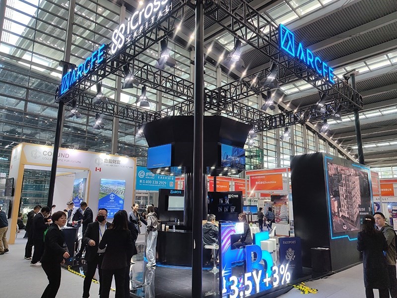 2023年12月16日，第十七屆深圳國(guó)際金融博覽會(huì)在深圳會(huì)展中心開(kāi)幕，近300家金融機(jī)構(gòu)和企業(yè)攜手多款金融產(chǎn)品集中亮相。