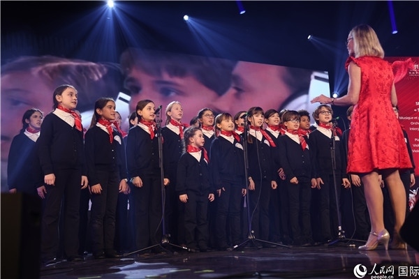 法國(guó)寶麗聲童聲合唱團(tuán)演唱《假如我去中國(guó)》。人民網(wǎng)記者 尚凱元攝