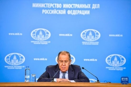 1月18日，在俄羅斯首都莫斯科，俄羅斯外長(zhǎng)拉夫羅夫回答記者提問。新華社發(fā)（亞歷山大攝）