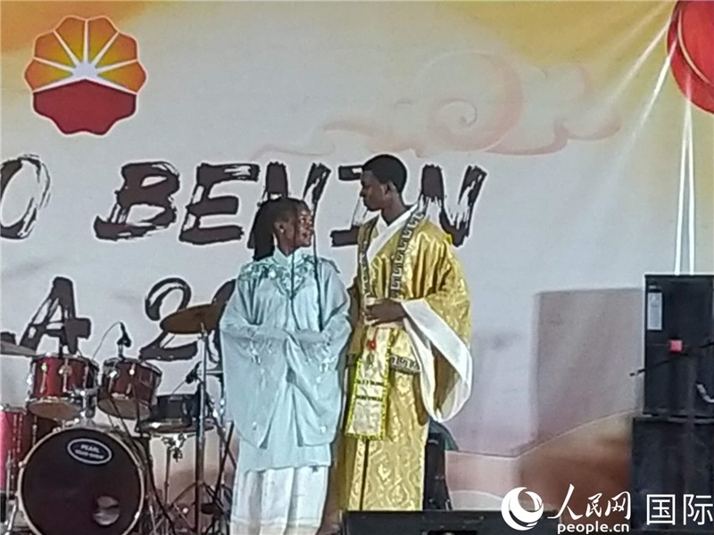 孔子學(xué)院的中國時(shí)裝秀表演。人民網(wǎng)記者 黃培昭攝