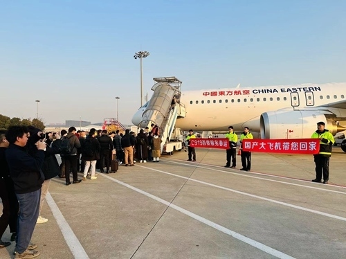 2024春運(yùn)第一天，東航4架C919大飛機(jī)全部投入商業(yè)運(yùn)營。東航供圖