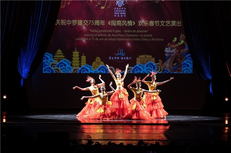 圖為舞蹈《刺桐花開(kāi)》。 中國(guó)駐羅大使館文化處供圖。