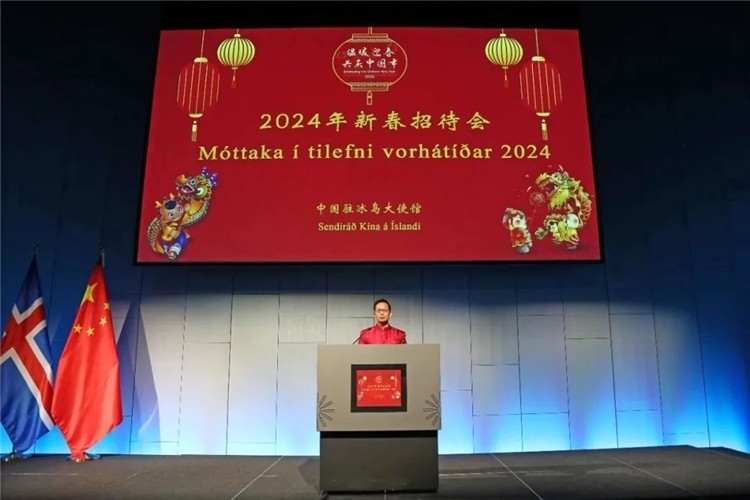 中國駐冰島大使何儒龍致辭。中國駐冰島大使館供圖