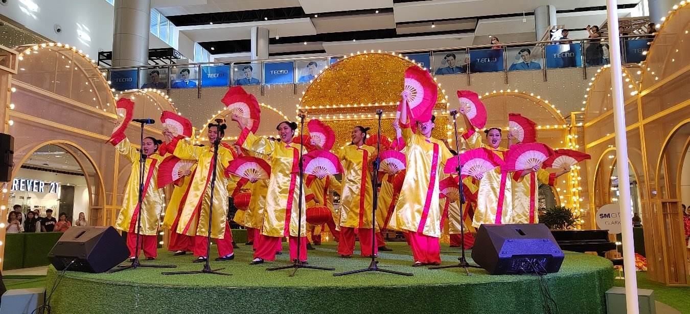 開幕式上活力四射的文藝節(jié)目引得觀眾陣陣喝彩。紅溪禮示大學孔子學院 供圖