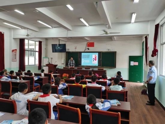 安全知識宣傳進校園。將樂縣農(nóng)業(yè)農(nóng)村局供圖