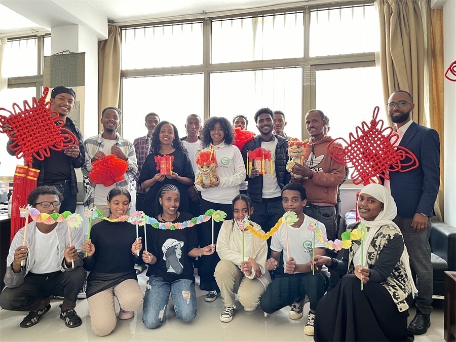 參加活動(dòng)的學(xué)生合影。亞的斯亞貝巴大學(xué)孔子學(xué)院供圖