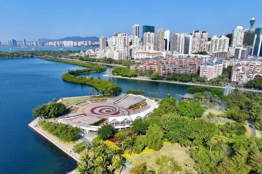 △1月24日，廈門筼筜湖白鷺洲公園及周邊城市景觀。