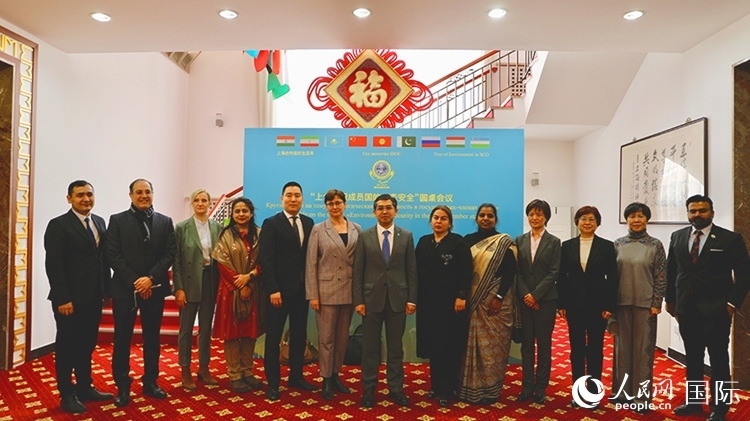 2月26日，“上海合作組織成員國生態(tài)安全”圓桌會議在北京舉行。 人民網(wǎng) 阿爾達(dá)克攝