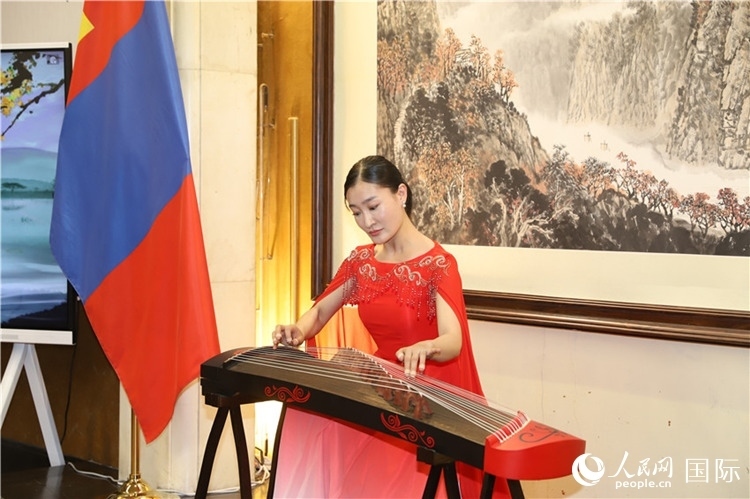 古箏表演。人民網(wǎng)記者 霍文攝