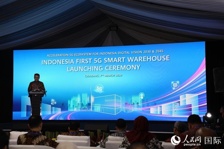 華為印尼CEO郭海龍在揭幕儀式發(fā)表講話。人民網(wǎng)記者 曹師韻攝