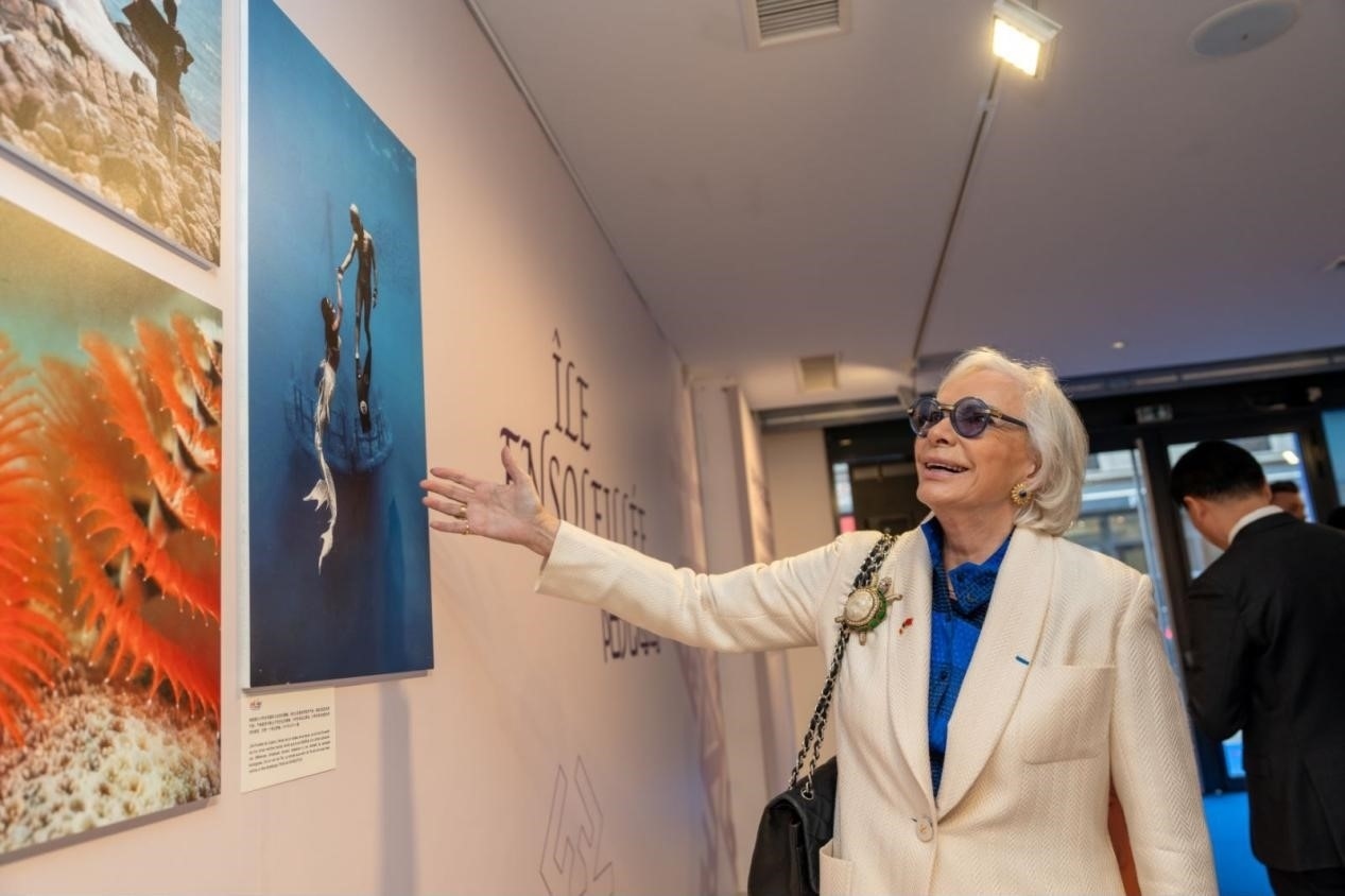 世界旅游組織特別顧問瑪麗-皮埃爾·布歇-奧利耶觀看活動現(xiàn)場圖片展覽?；顒又鬓k方供圖