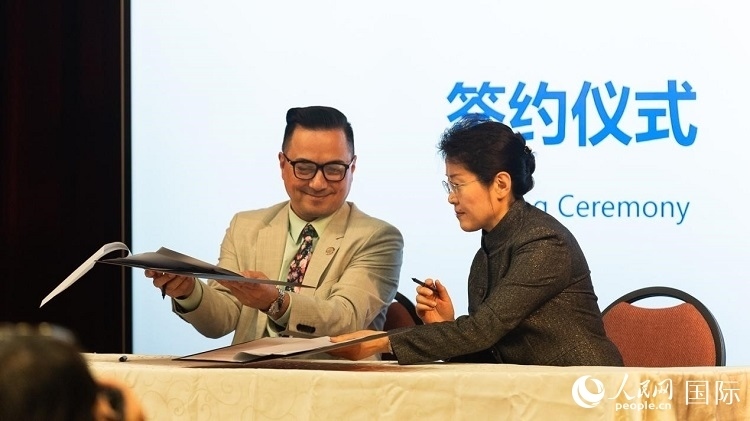 山東省圖書館與舊金山公共圖書館簽署合作協(xié)議。