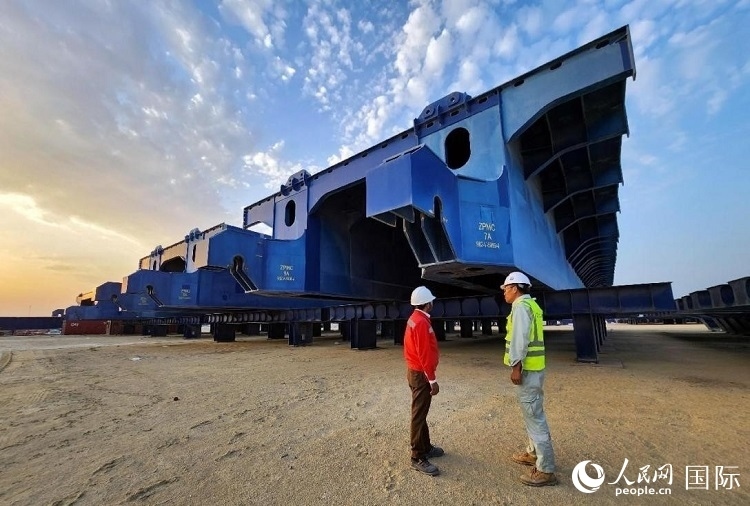 全球最大升船機(jī)平臺(tái)。人民網(wǎng)記者管克江攝