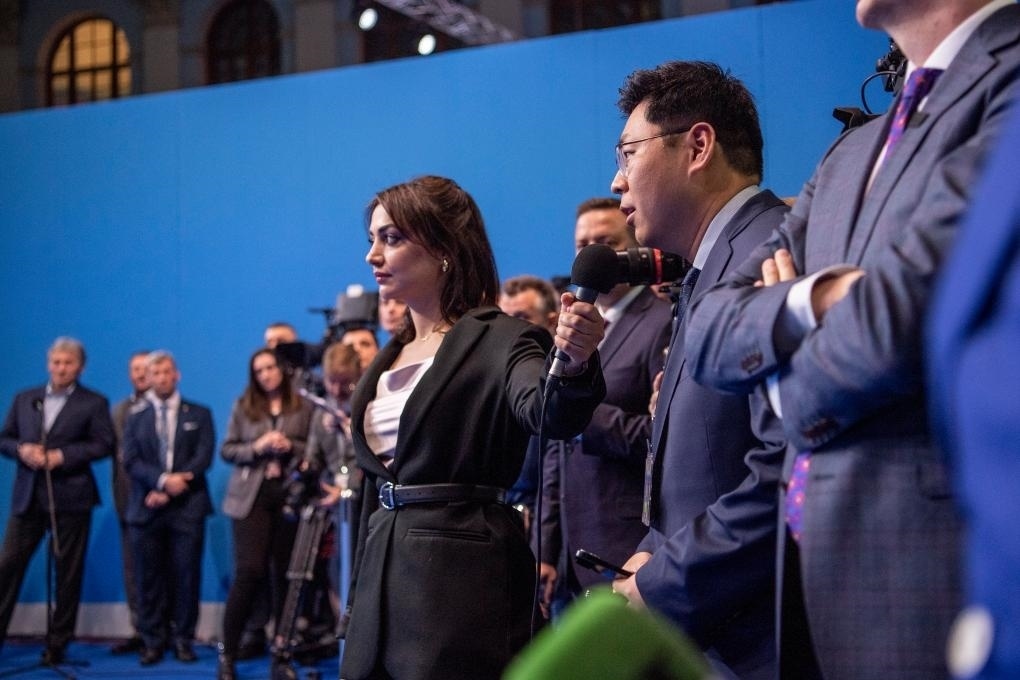 3月18日，在俄羅斯首都莫斯科，新華社記者向俄總統(tǒng)普京提問(wèn)。新華社記者曹陽(yáng)攝