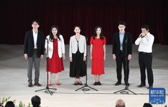 3月21日，國家開發(fā)銀行阿卡貝拉合唱團(tuán)在音樂會上演出。新華社記者 任超 攝