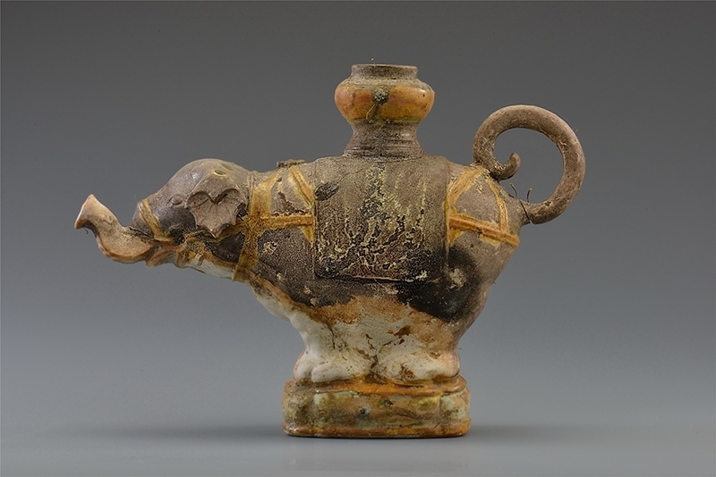 一號沉船出水的三彩象形持壺。中國文物報社供圖