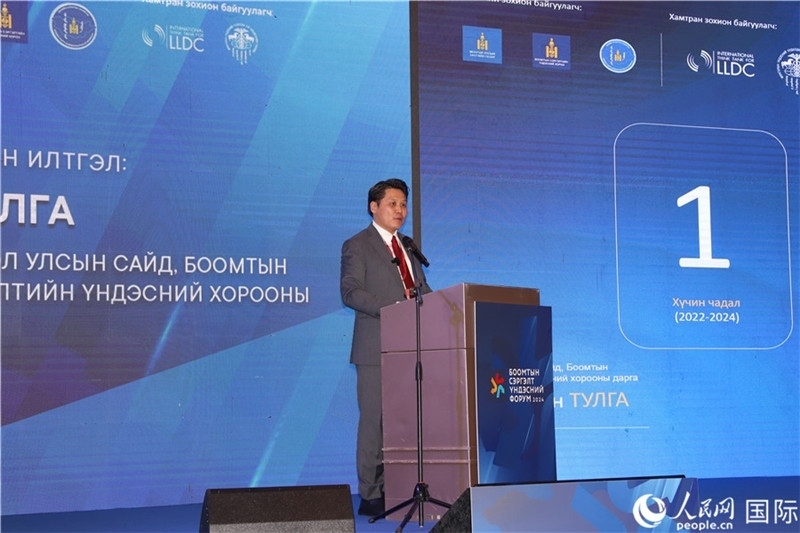 2.圖勒嘎部長(zhǎng)做主旨報(bào)告。人民網(wǎng)記者 霍文攝_副本